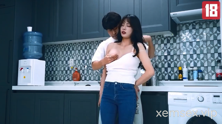 Ảnh thumbnail của Điều khiển em gái xinh đẹp nhà bên