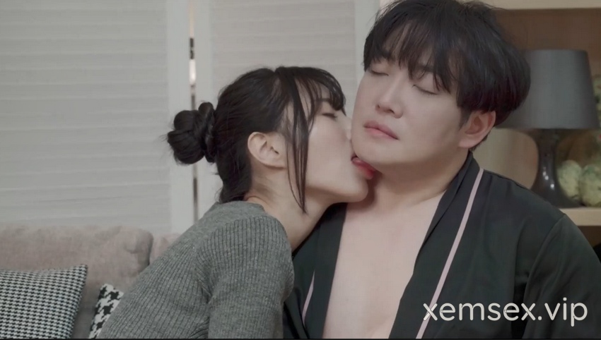 Nữ nhà văn xinh đẹp dính bùa ngải