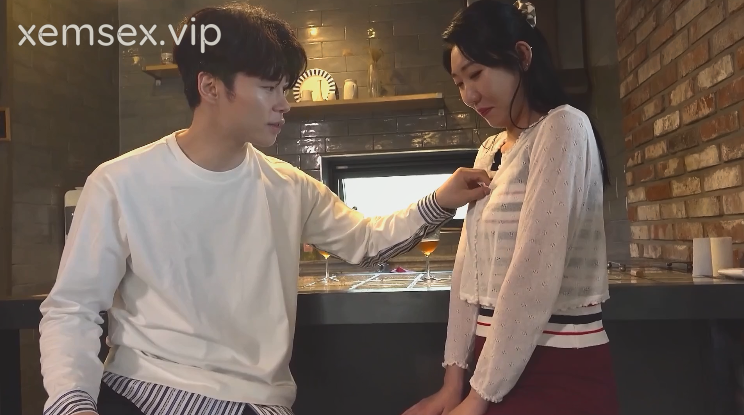 Làm tình tập thể cùng bạn thân