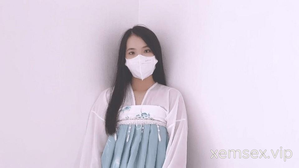 LLS300 – Em gái cổ trang thích chơi cưỡi ngựa