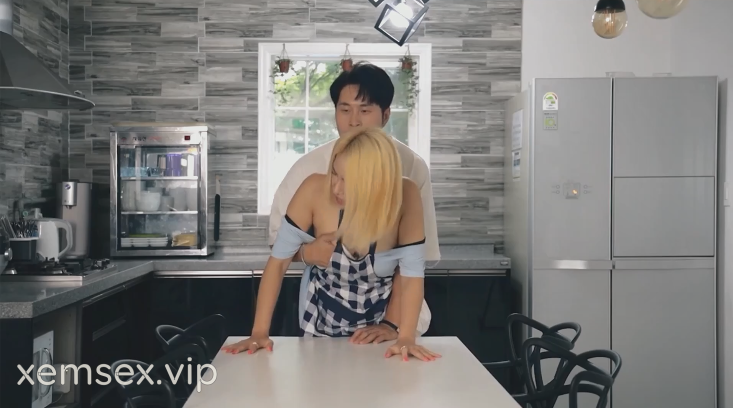 Những cô con gái của chủ nhà trọ
